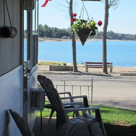 Balm Beach Resort And Motel Экстерьер фото