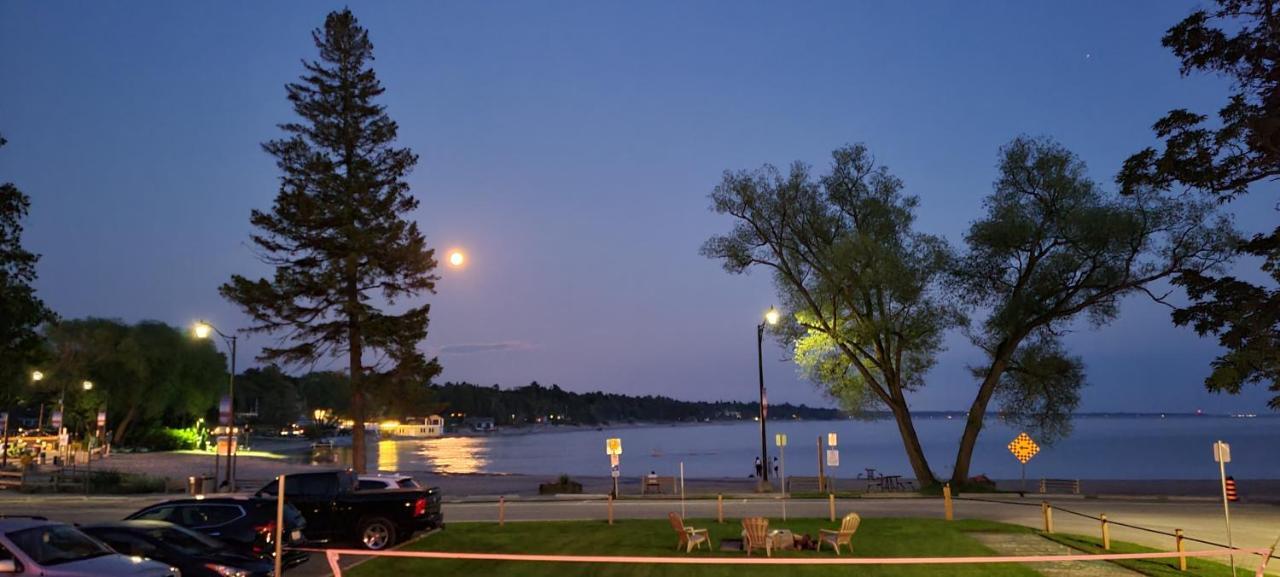 Balm Beach Resort And Motel Экстерьер фото