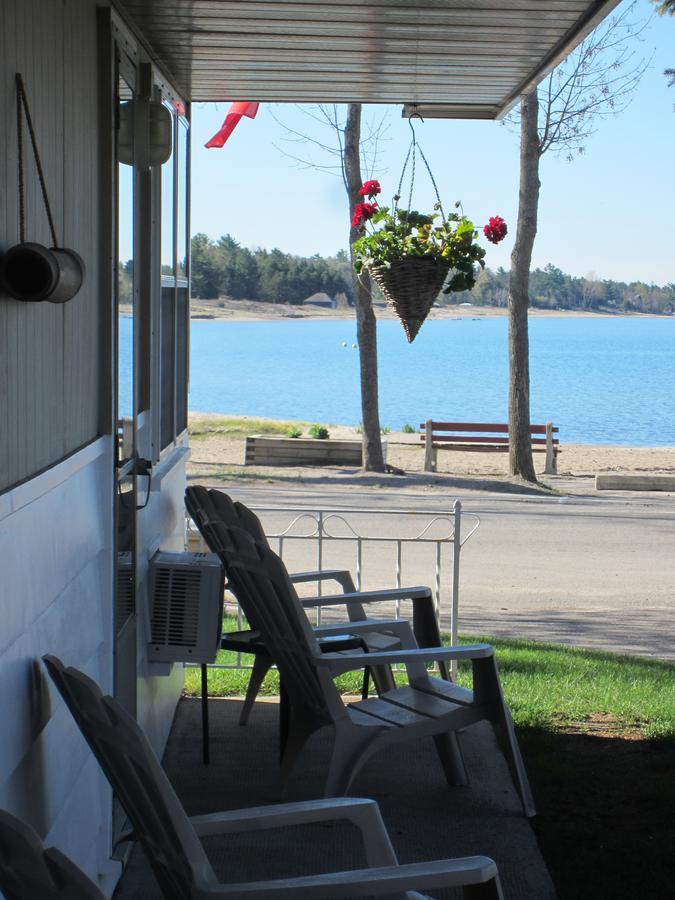 Balm Beach Resort And Motel Экстерьер фото