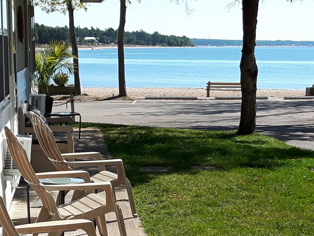Balm Beach Resort And Motel Экстерьер фото